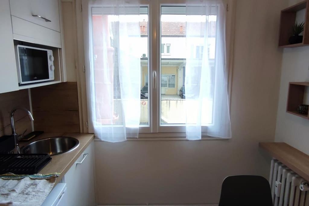 Studio-Heart Of Town-Bd Des Pyrenees-Quiet Pau Esterno foto